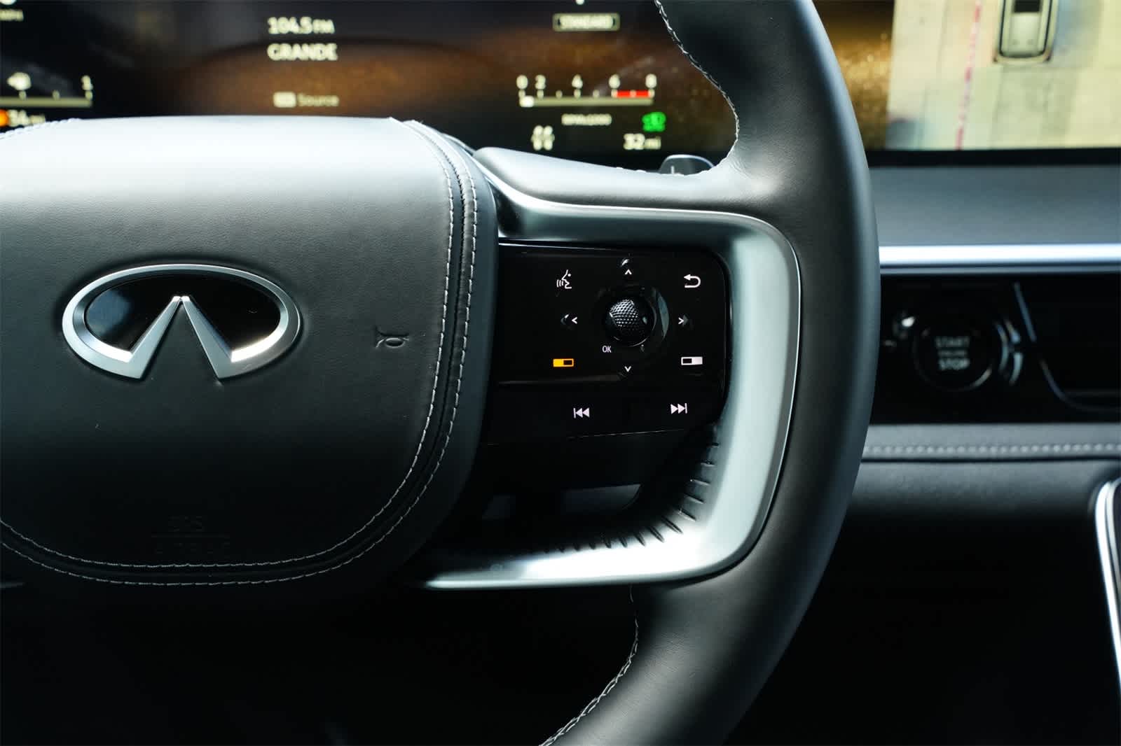 2025 INFINITI QX80 Sensory 4WD