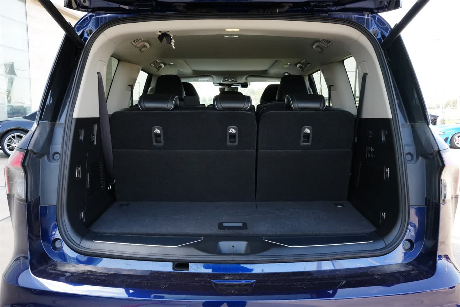 2025 INFINITI QX80 Sensory 4WD