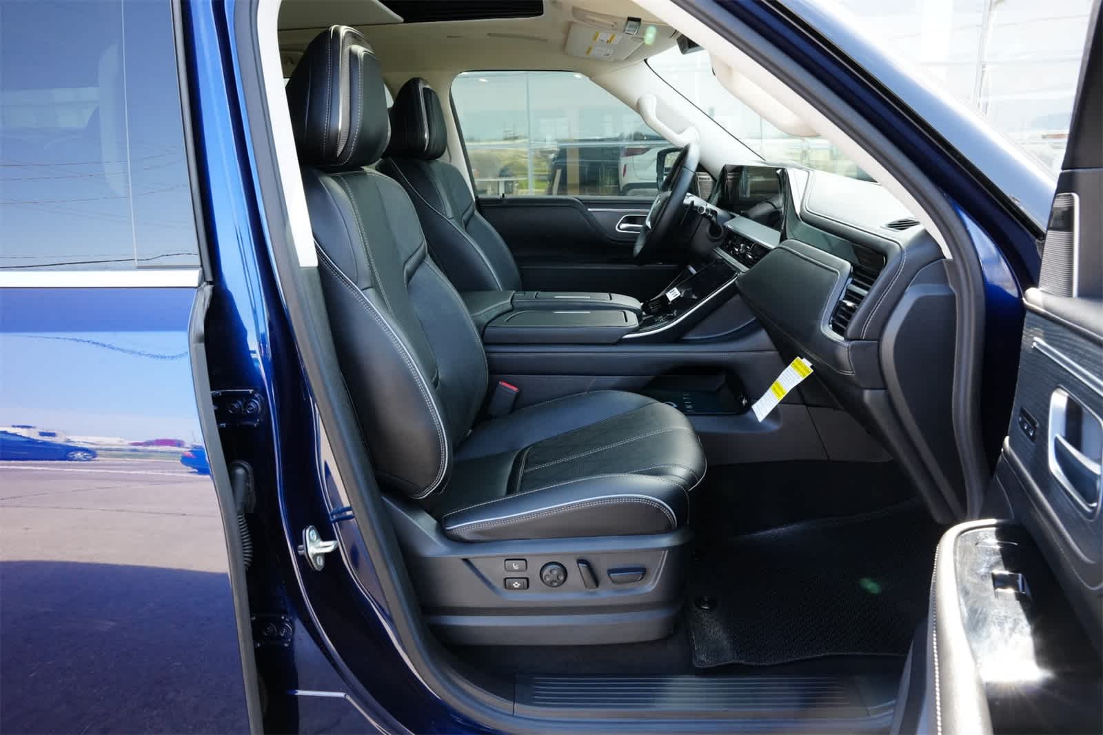 2025 INFINITI QX80 Sensory 4WD