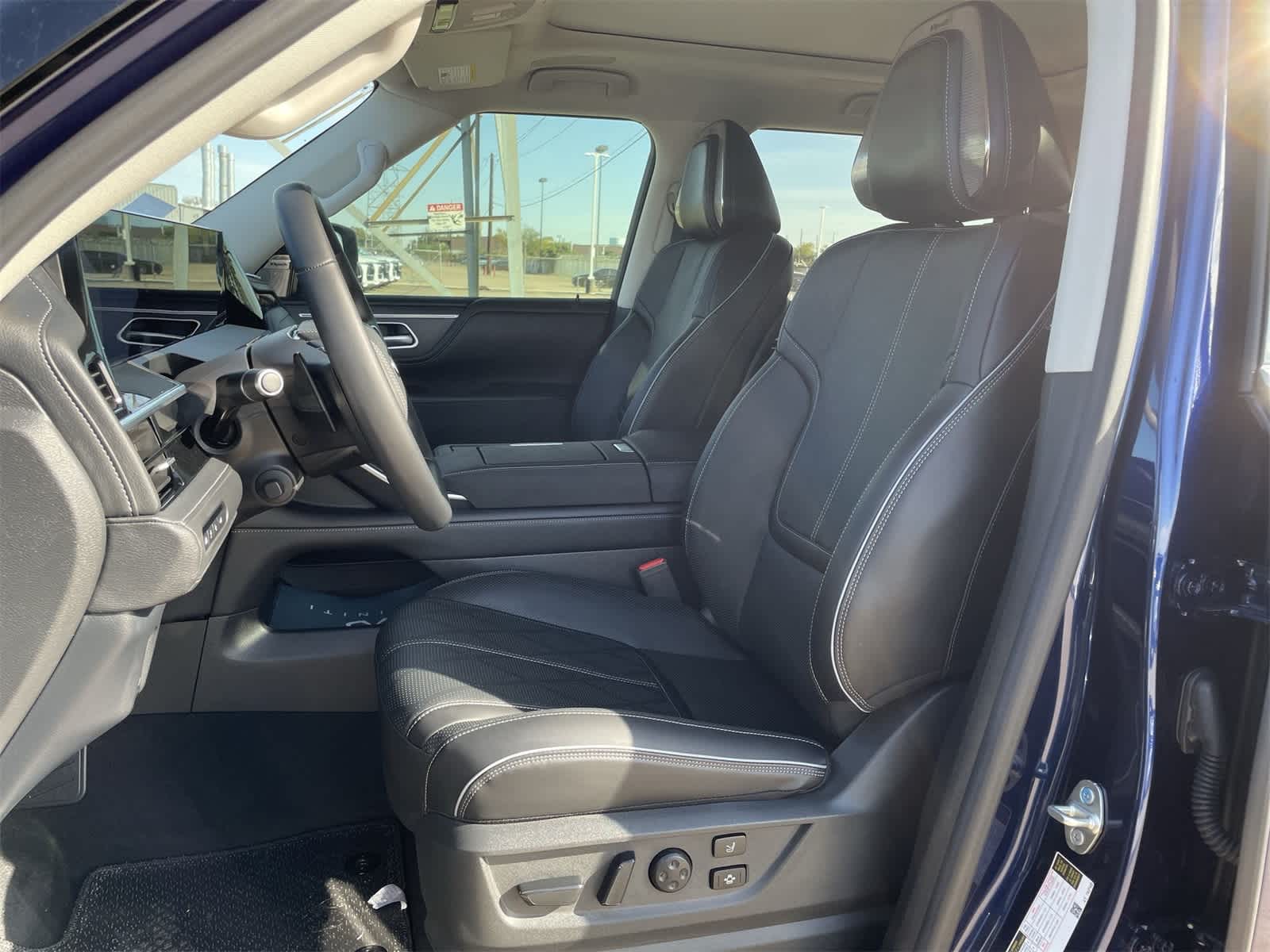 2025 INFINITI QX80 Sensory 4WD