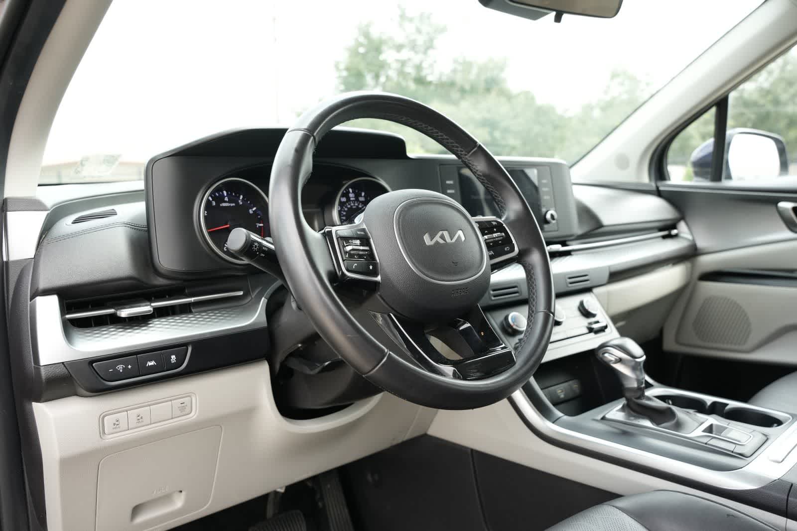 2024 Kia Carnival LX