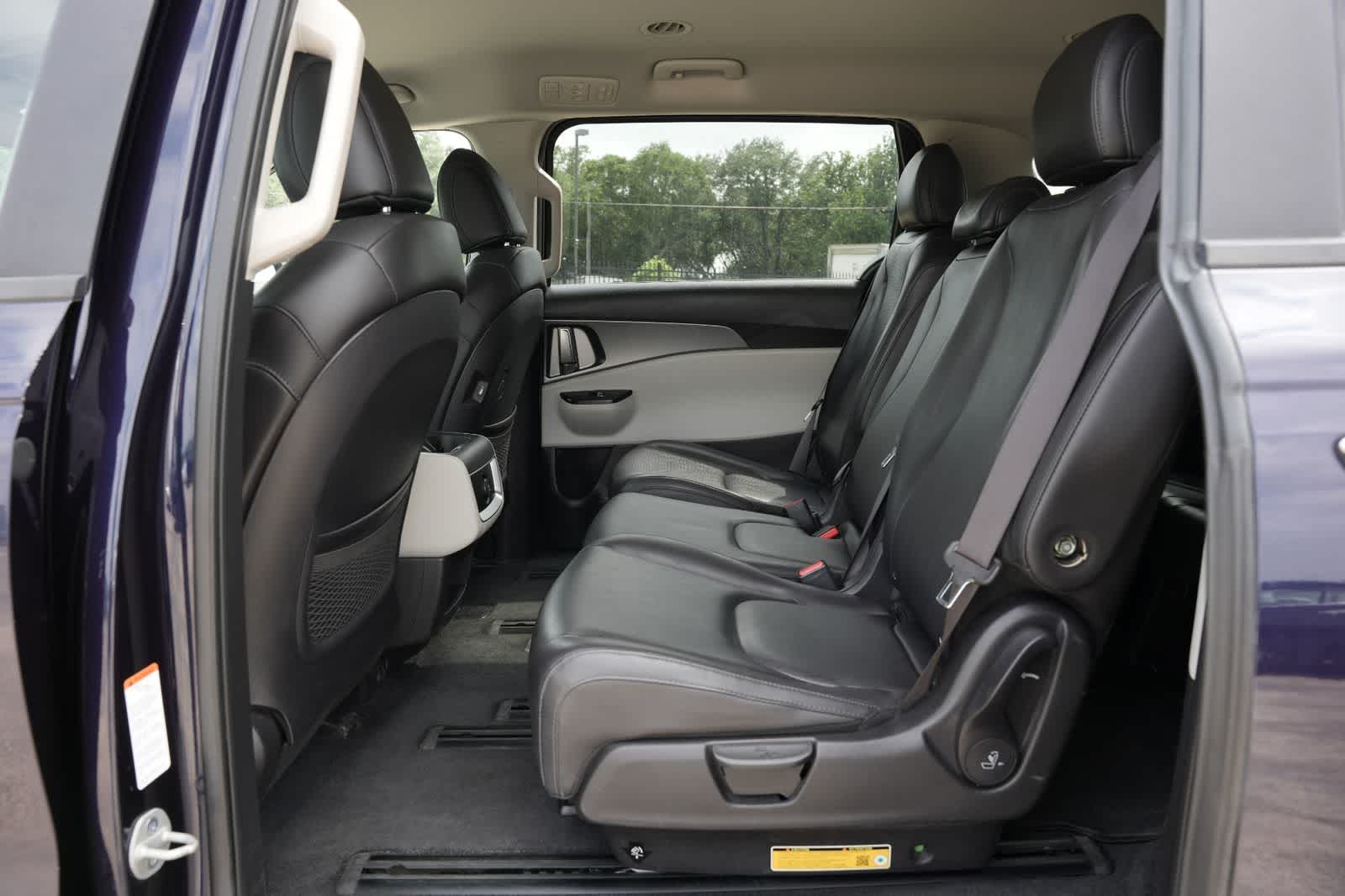 2024 Kia Carnival LX