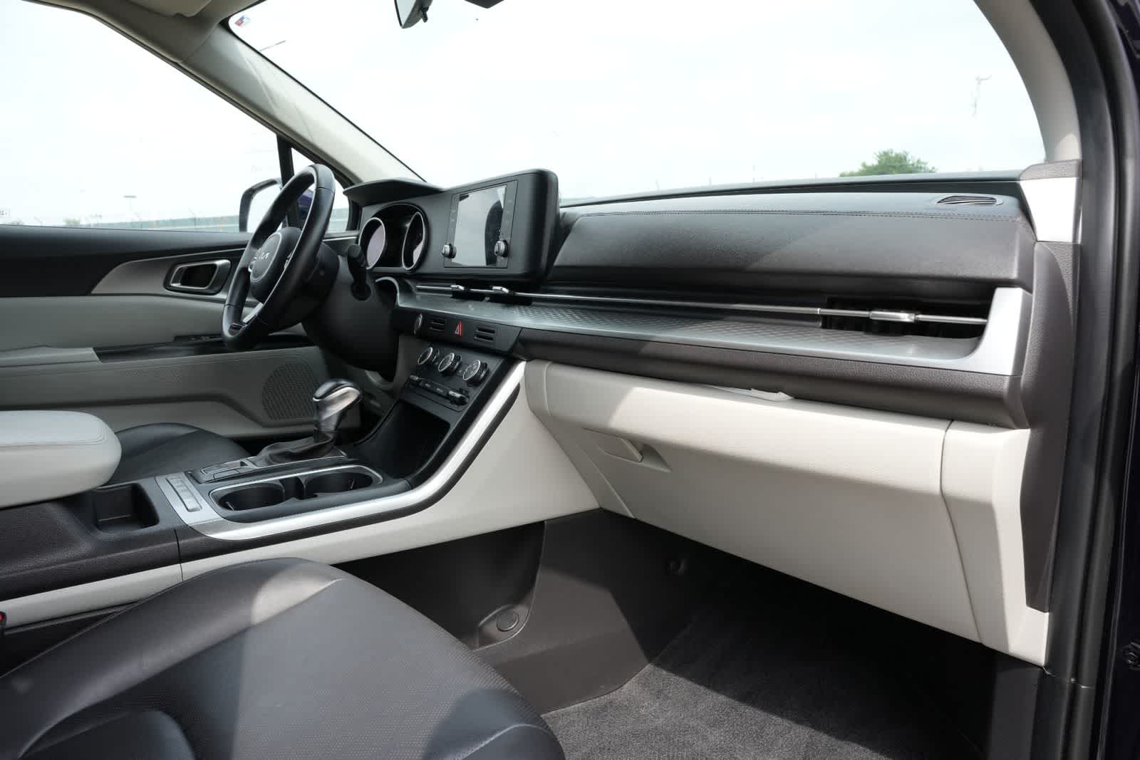 2024 Kia Carnival LX