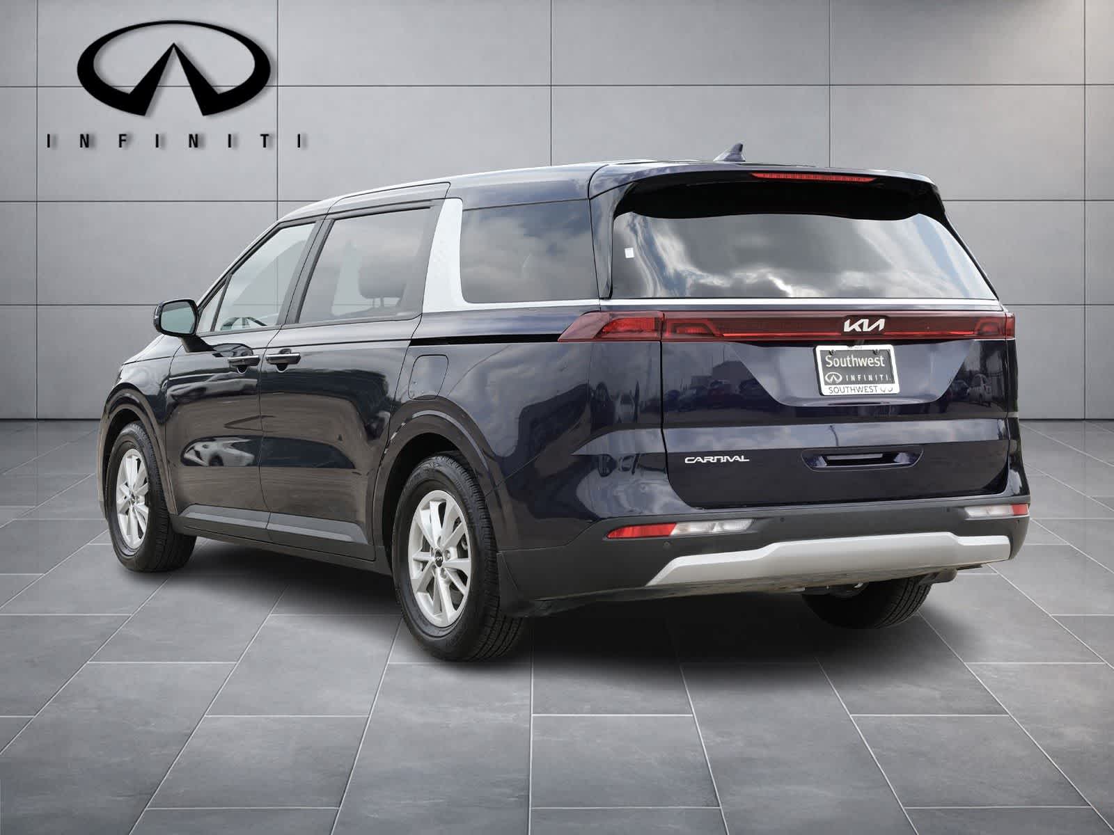 2024 Kia Carnival LX