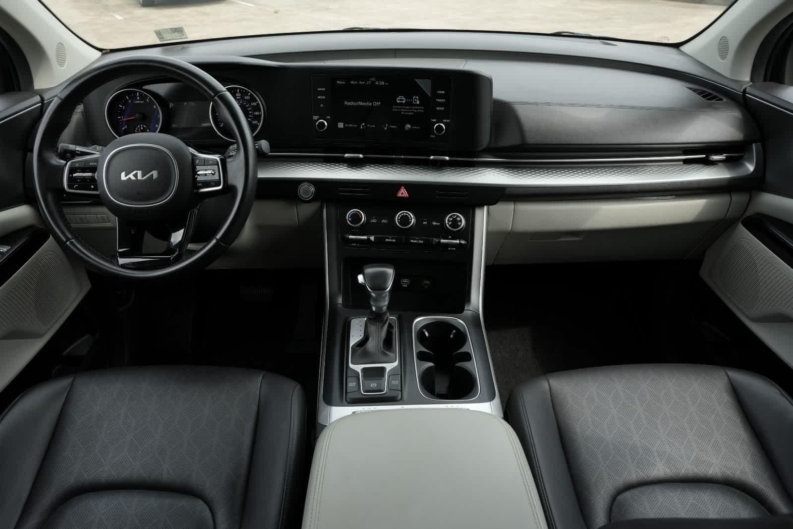 2024 Kia Carnival LX