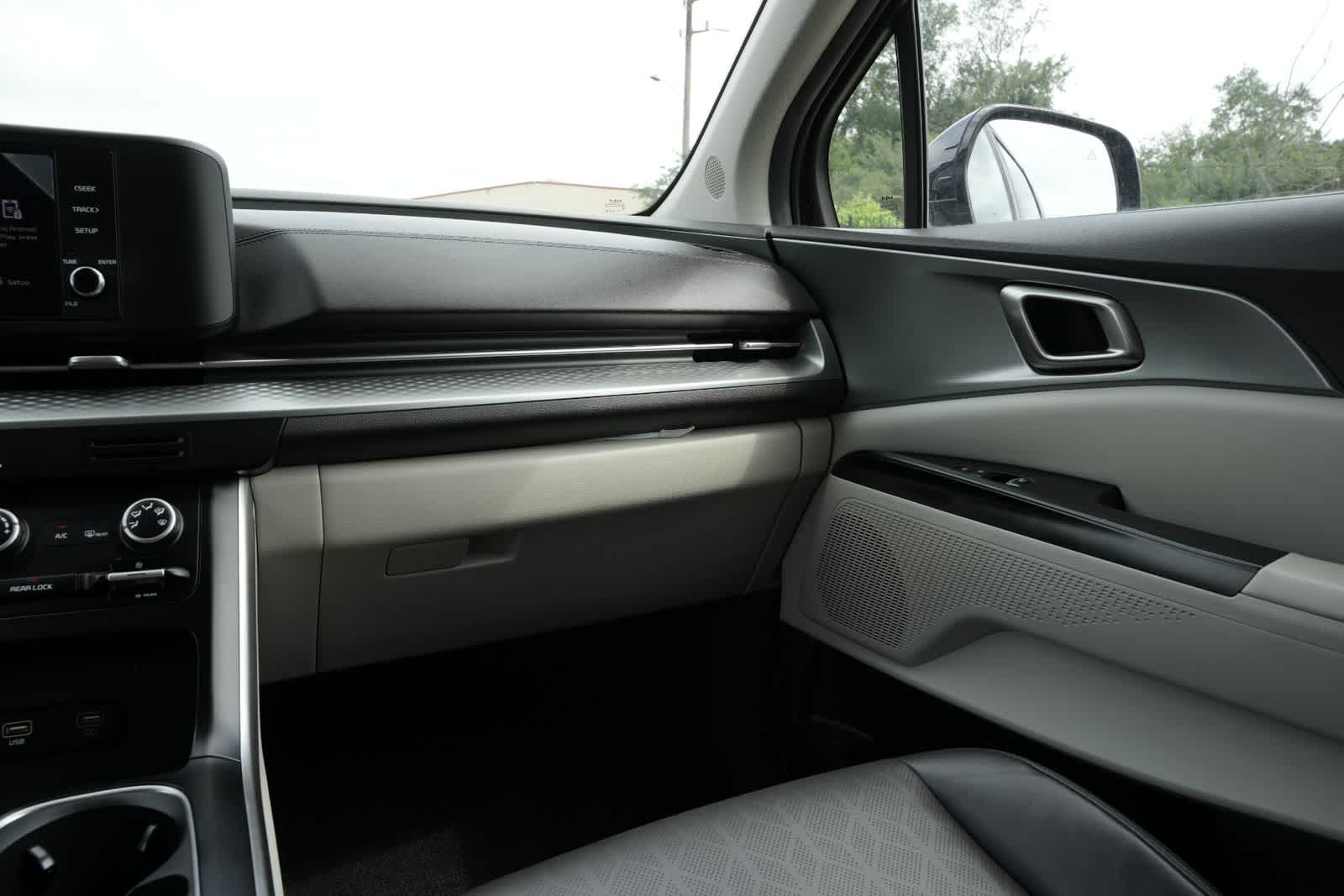 2024 Kia Carnival LX