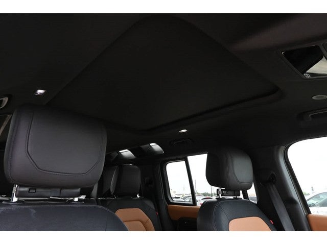 2024 Land Rover Defender X-Dynamic SE