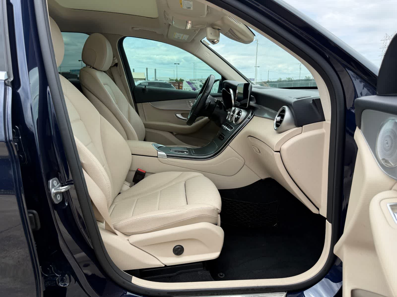 2020 Mercedes-Benz GLC 300 GLC 300