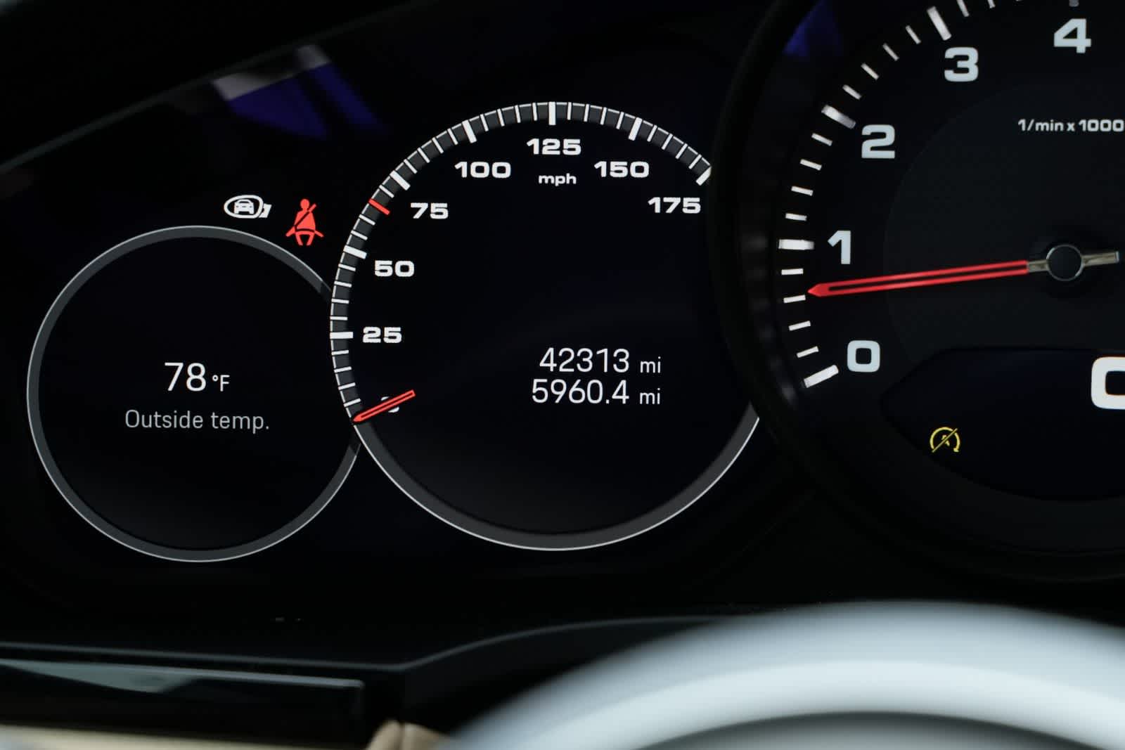 2023 Porsche Cayenne Platinum Edition