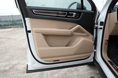 2023 Porsche Cayenne Platinum Edition
