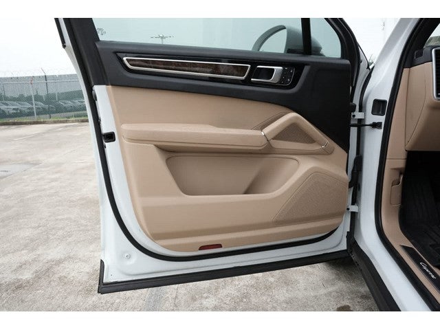 2023 Porsche Cayenne Platinum Edition