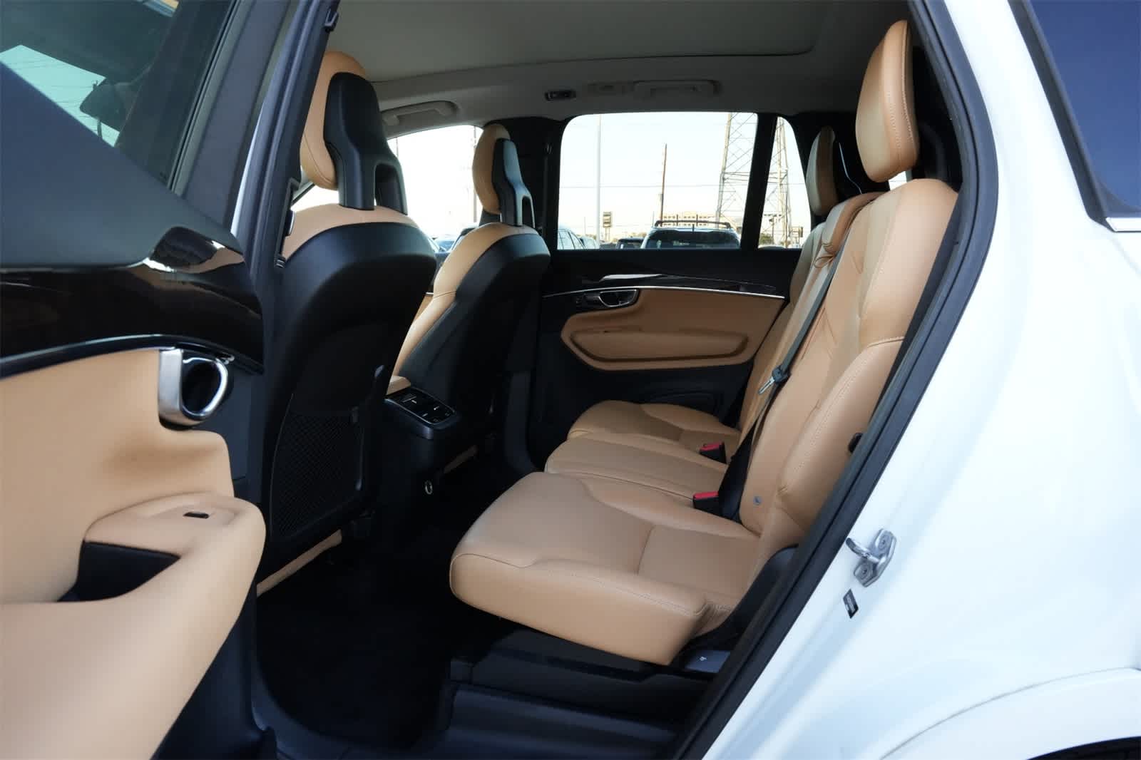 2016 Volvo XC90 T6 Momentum