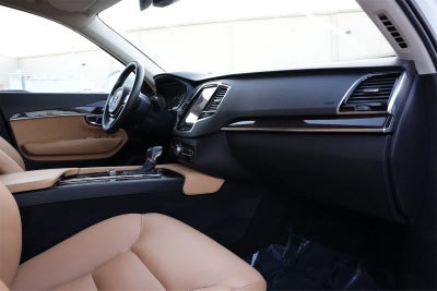 2016 Volvo XC90 T6 Momentum