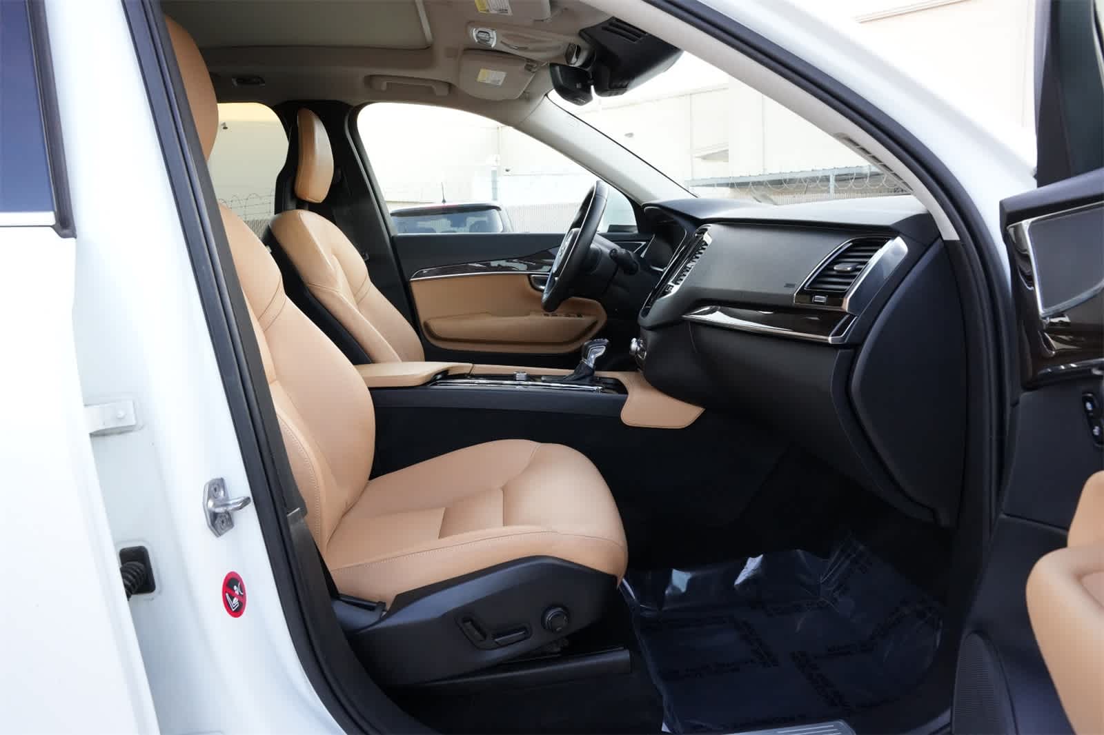 2016 Volvo XC90 T6 Momentum