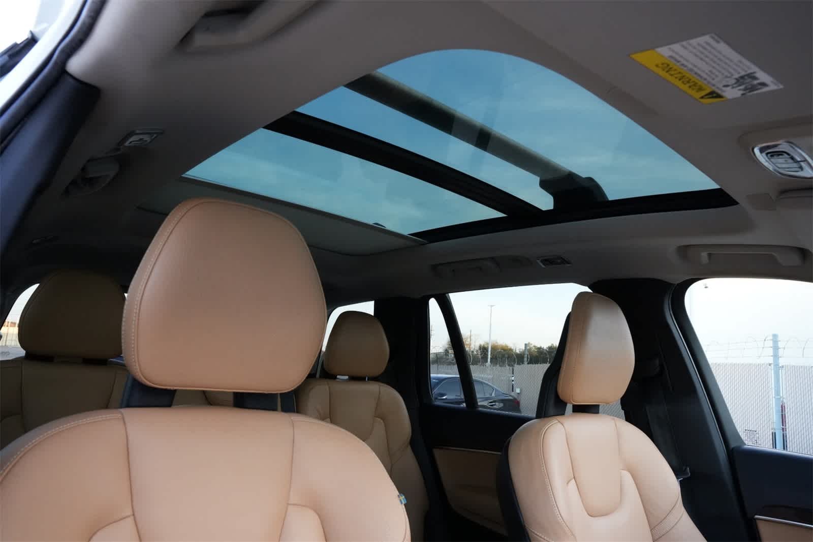 2016 Volvo XC90 T6 Momentum