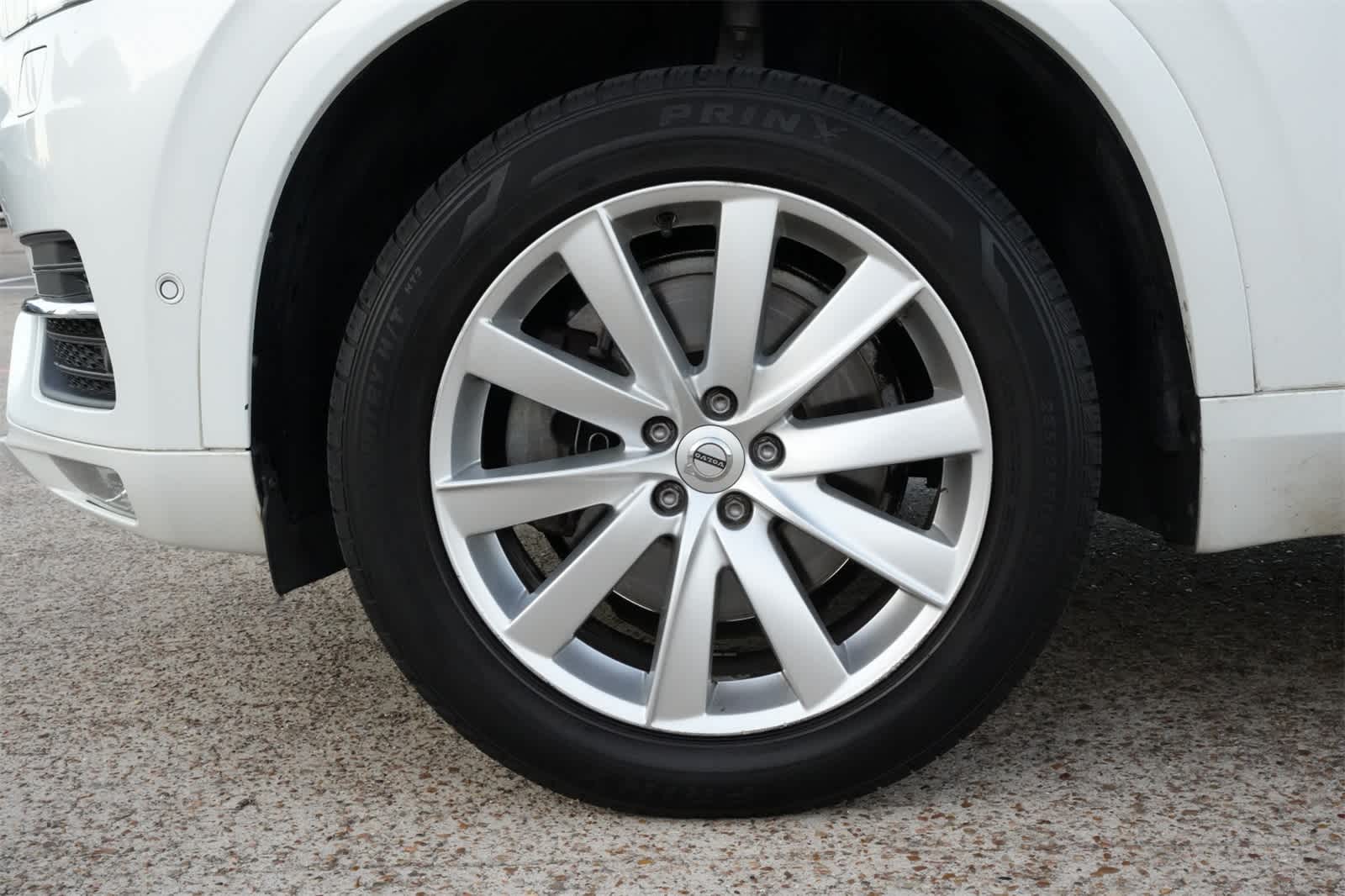 2016 Volvo XC90 T6 Momentum