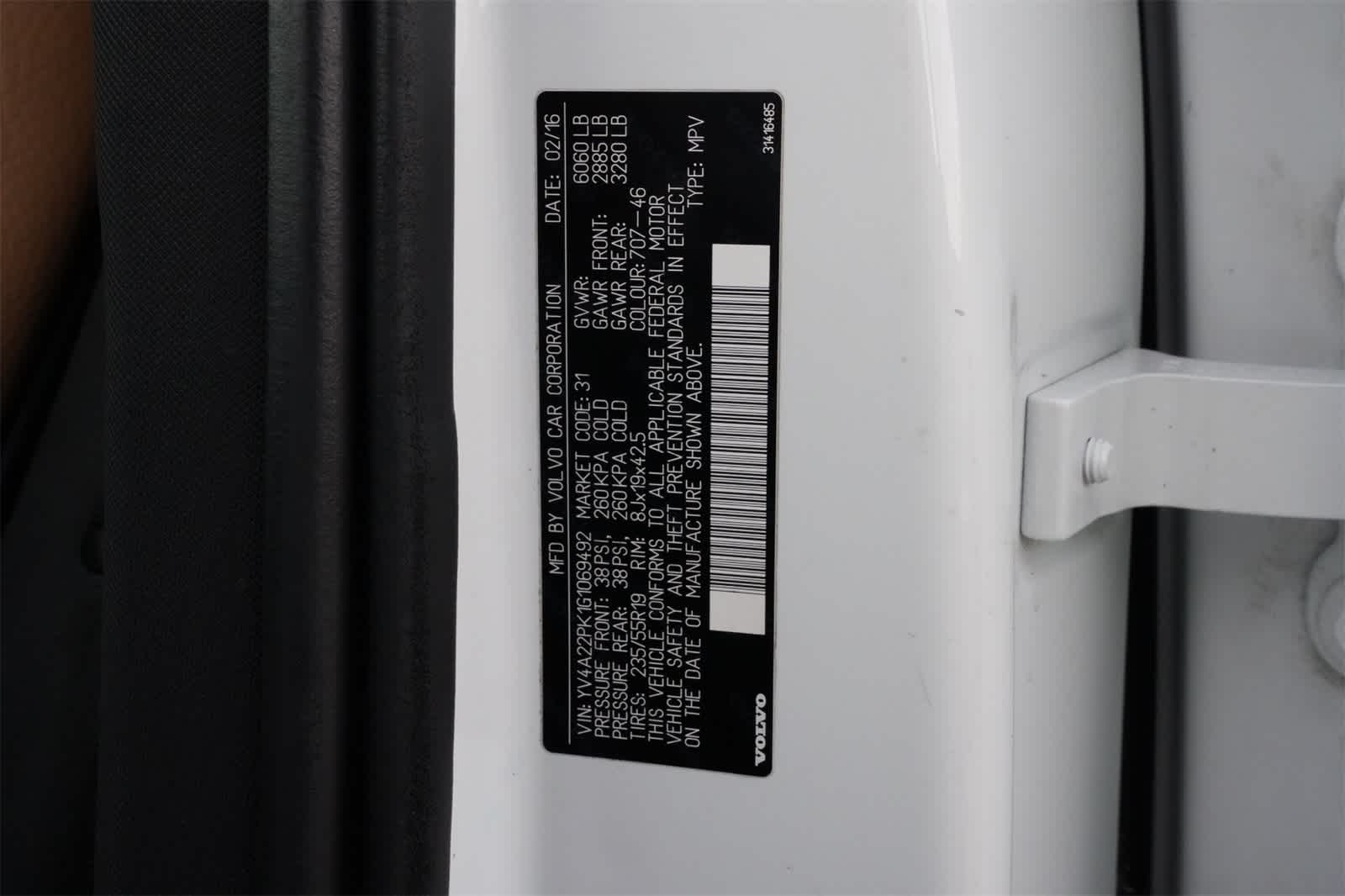 2016 Volvo XC90 T6 Momentum