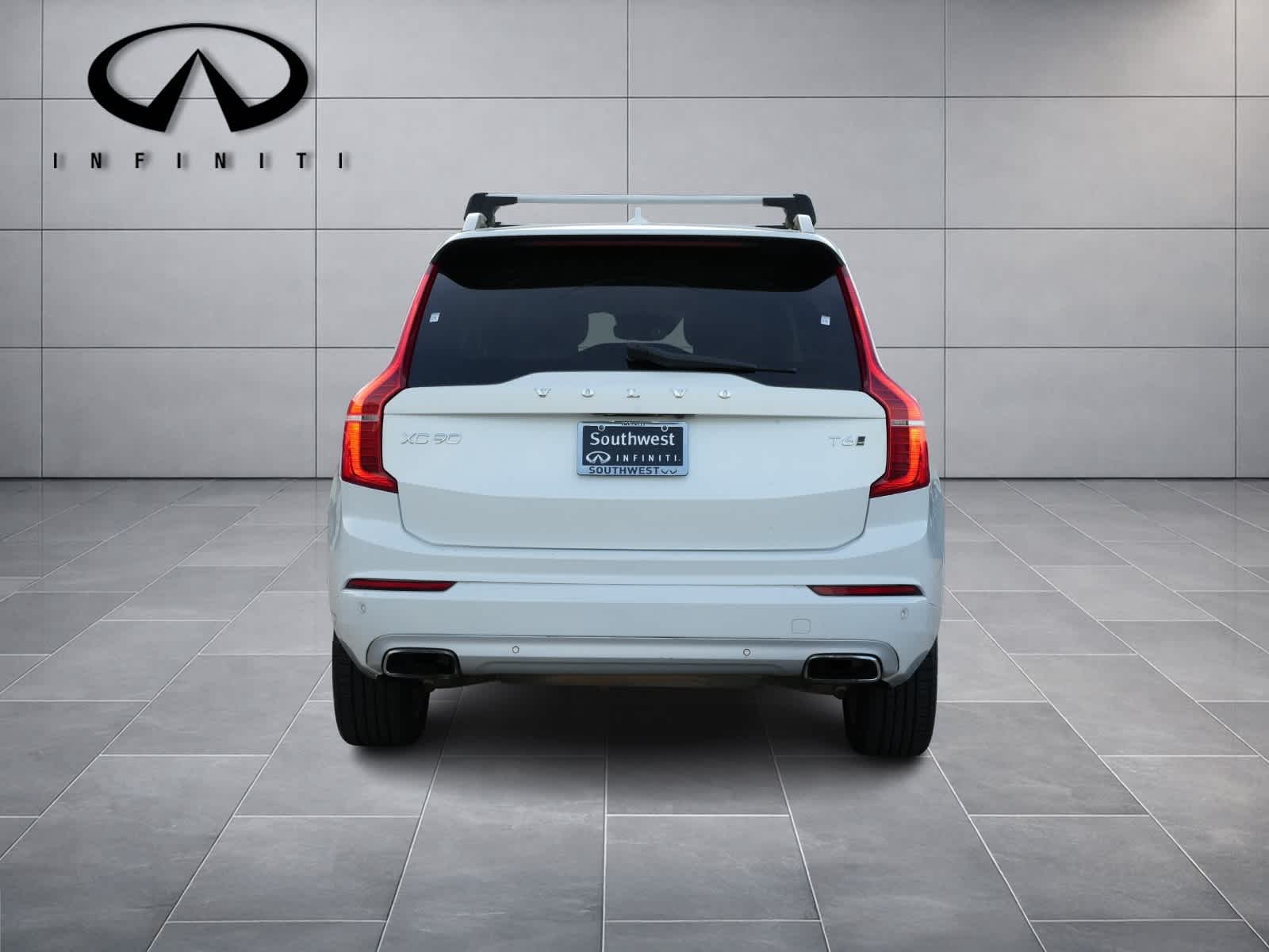 2016 Volvo XC90 T6 Momentum