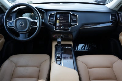 2016 Volvo XC90 T6 Momentum