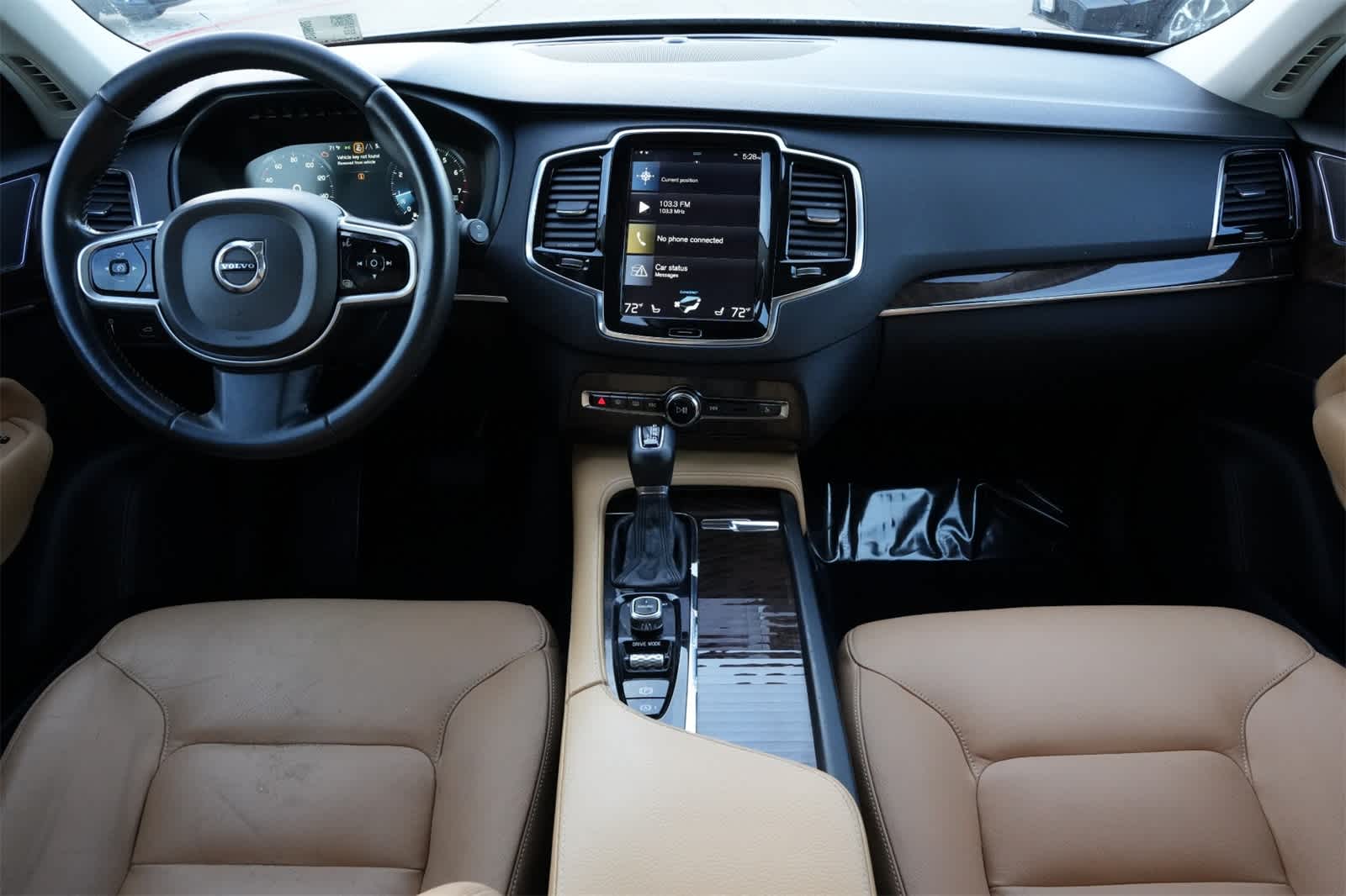 2016 Volvo XC90 T6 Momentum