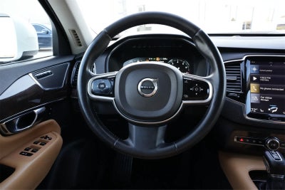 2016 Volvo XC90 T6 Momentum