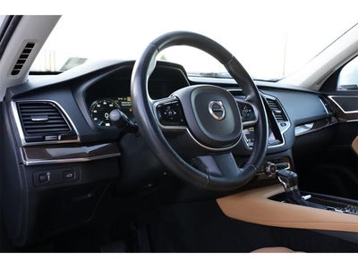 2016 Volvo XC90 T6 Momentum