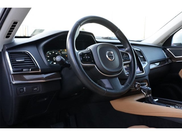 2016 Volvo XC90 T6 Momentum