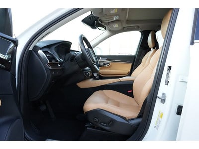 2016 Volvo XC90 T6 Momentum