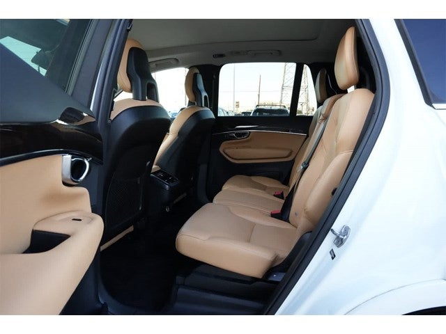 2016 Volvo XC90 T6 Momentum