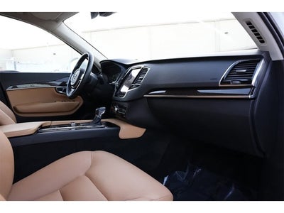 2016 Volvo XC90 T6 Momentum