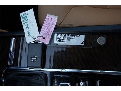 2016 Volvo XC90 T6 Momentum