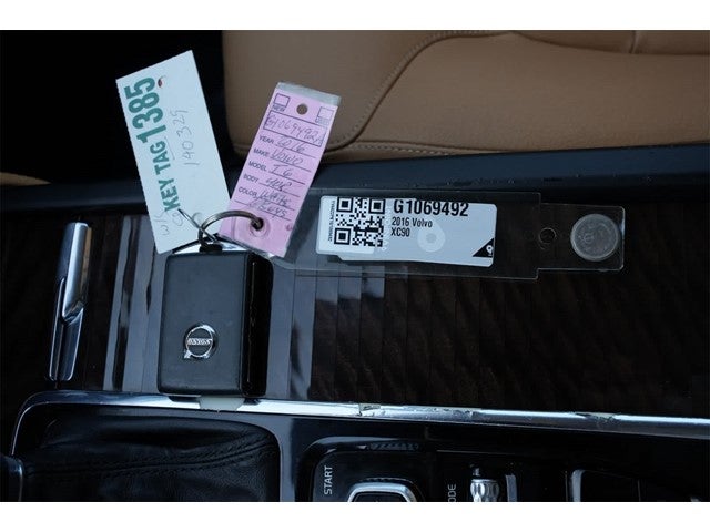 2016 Volvo XC90 T6 Momentum