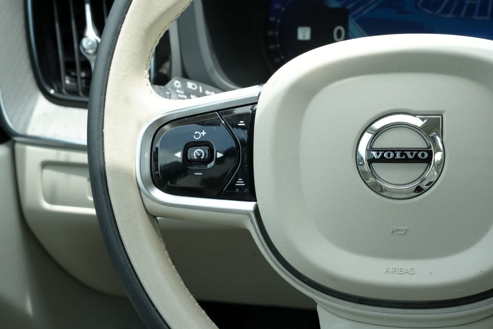 2025 Volvo XC60 Plus