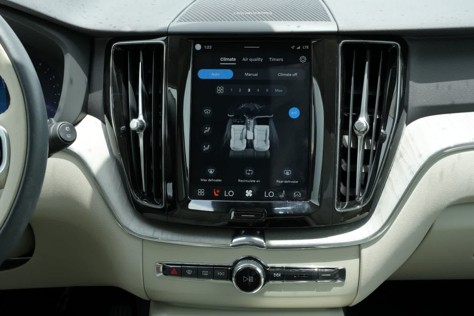 2025 Volvo XC60 Plus