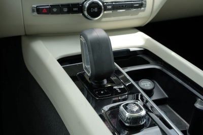 2025 Volvo XC60 Plus