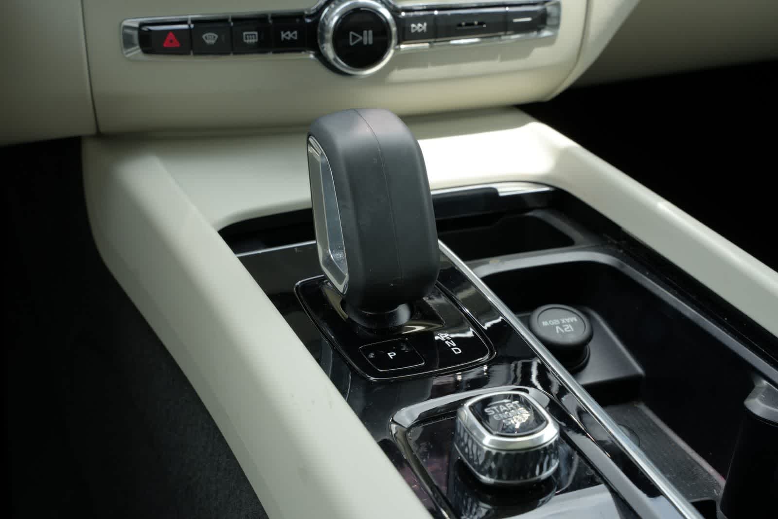 2025 Volvo XC60 Plus