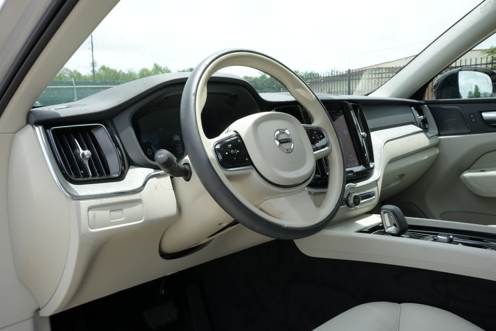 2025 Volvo XC60 Plus