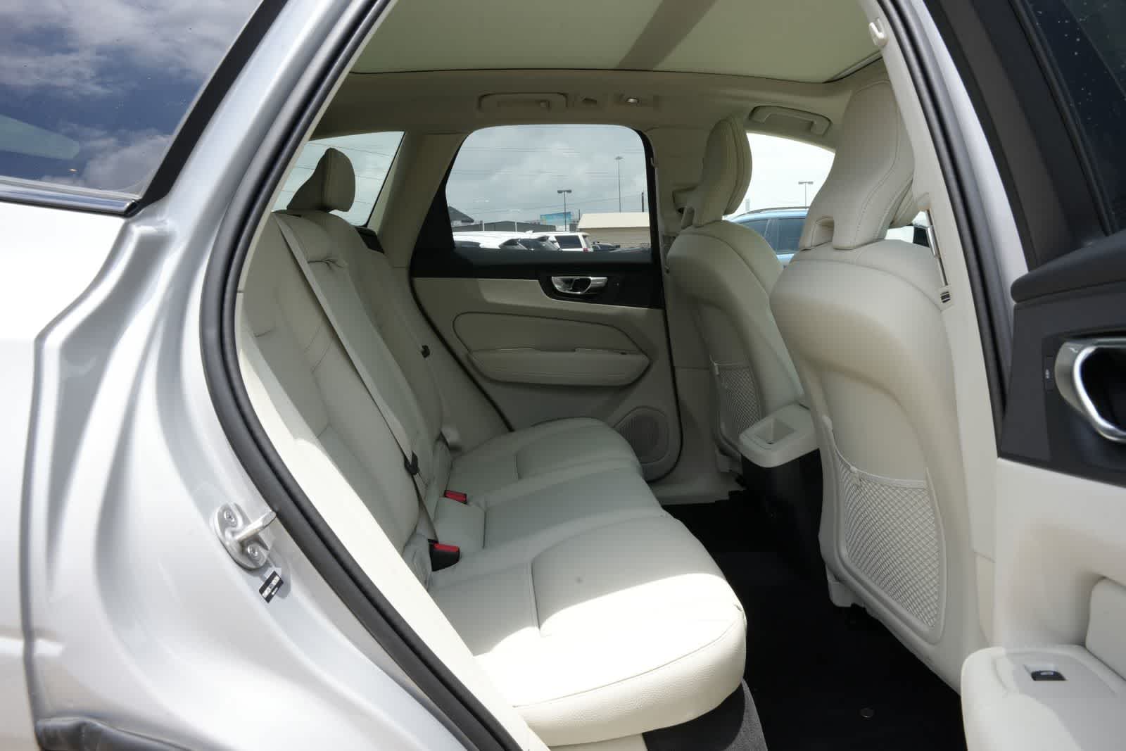 2025 Volvo XC60 Plus