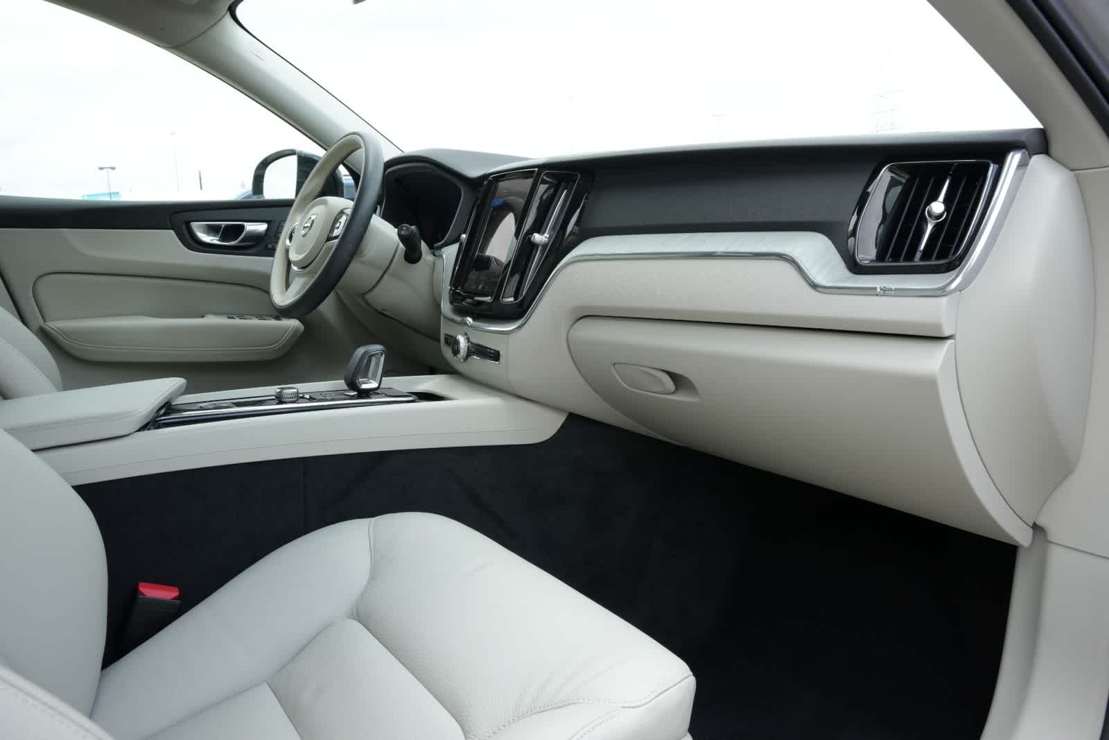 2025 Volvo XC60 Plus