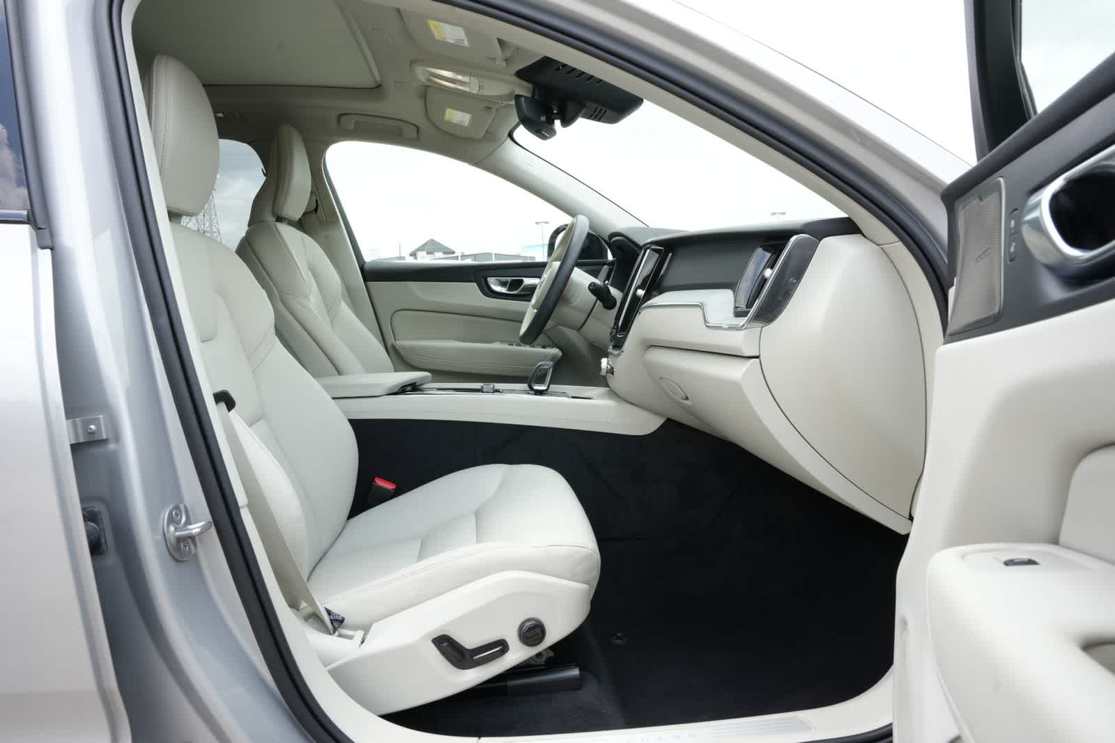 2025 Volvo XC60 Plus