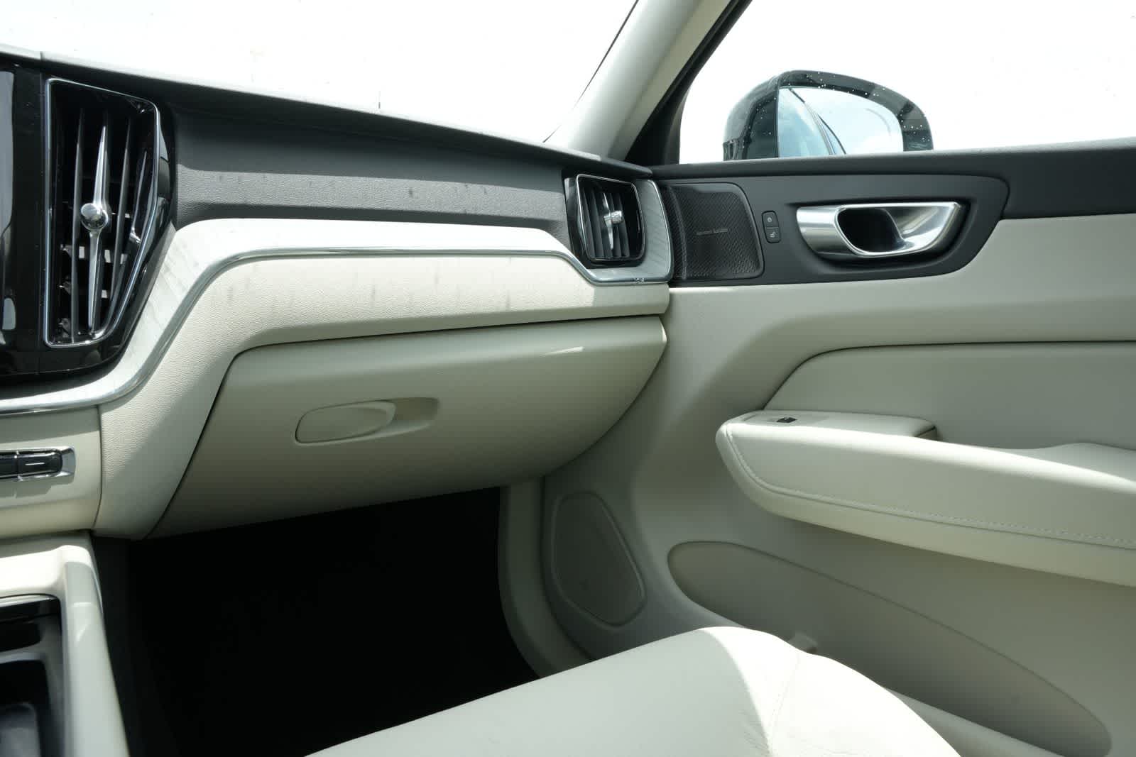2025 Volvo XC60 Plus