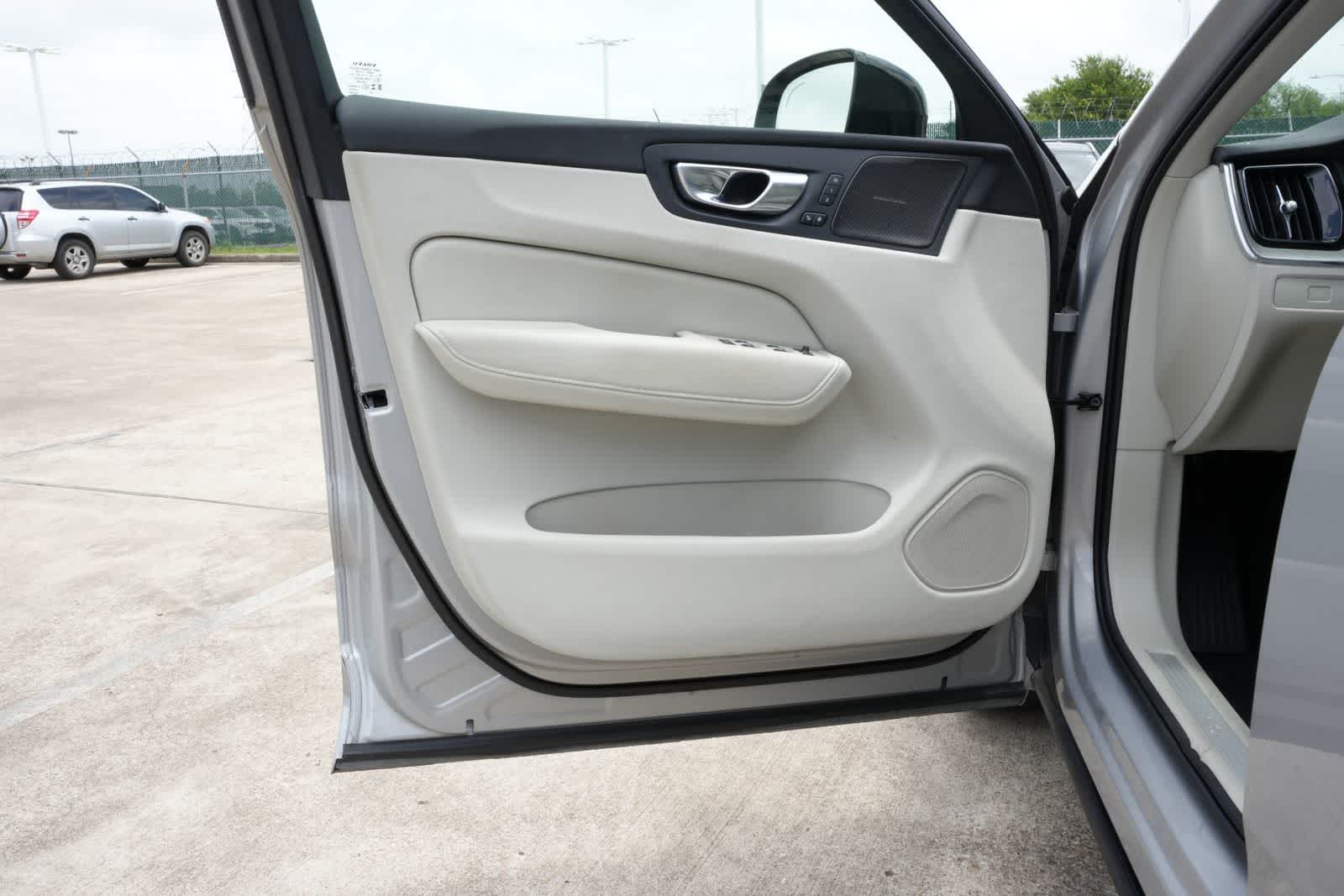 2025 Volvo XC60 Plus
