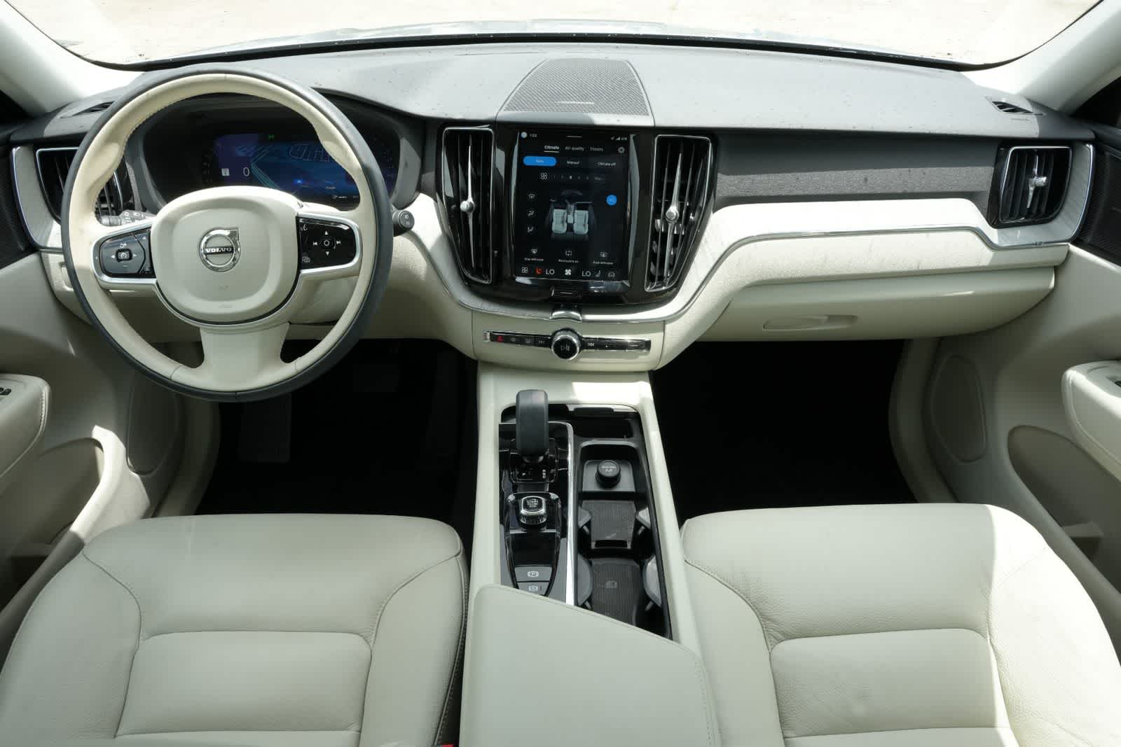 2025 Volvo XC60 Plus